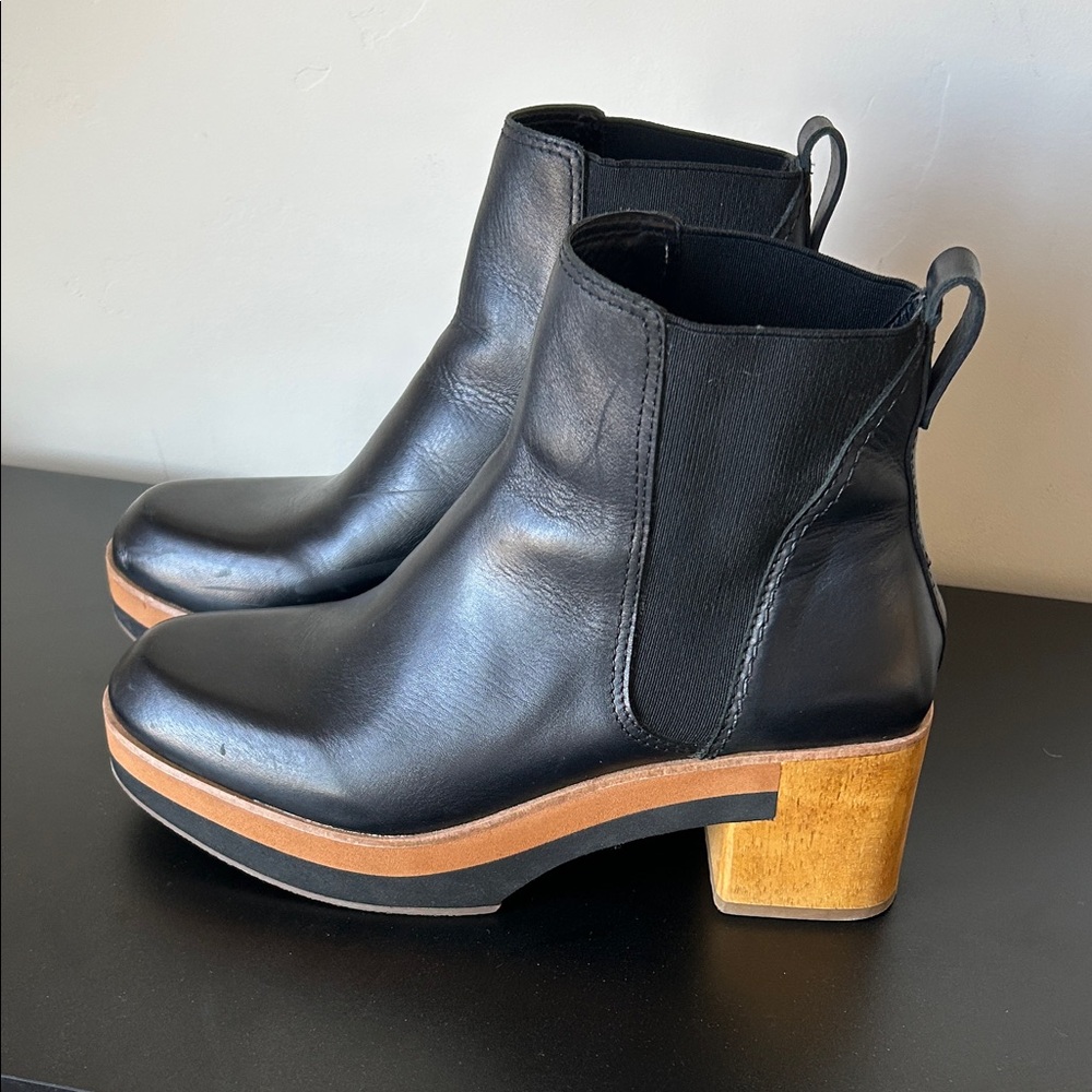 Bernardo Black Shawnee Ankle Boots with Tan Heel